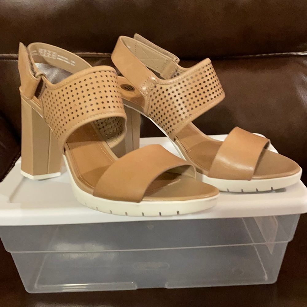 Clarks Artisan Pastina Malory 4” Heel